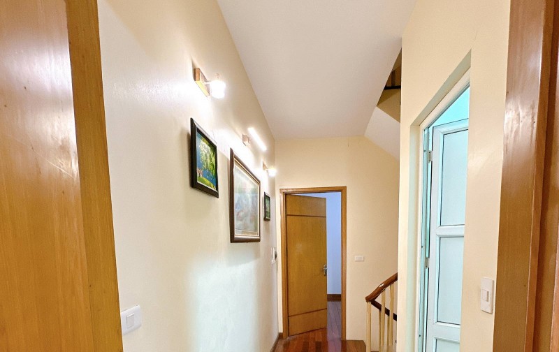 Bán nhà 5 tầng, 48,5 M2, mặt tiền 4M, gara oto - hồ điều hòa Bồ Đề, Long Biên, Hà Nội
